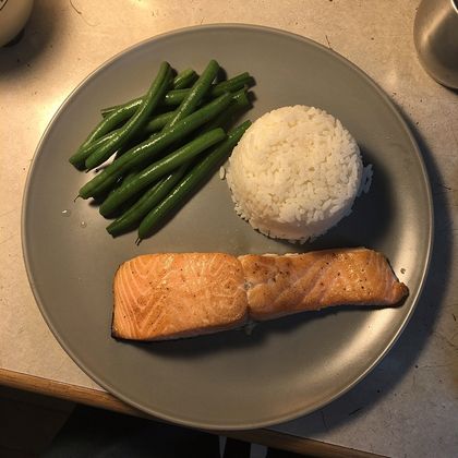 Photo du dîner : saumon rôti, haricots verts et riz
